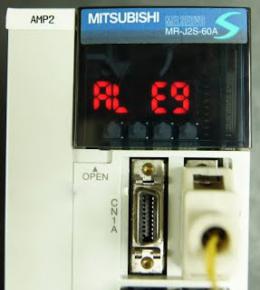 Servo Mitsubishi MR-J2S alarm warnings